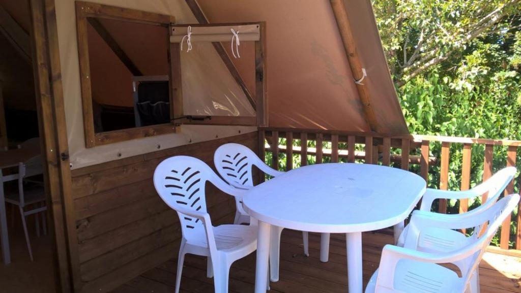 Camping Onlycamp La Confluence Savonnières المظهر الخارجي الصورة